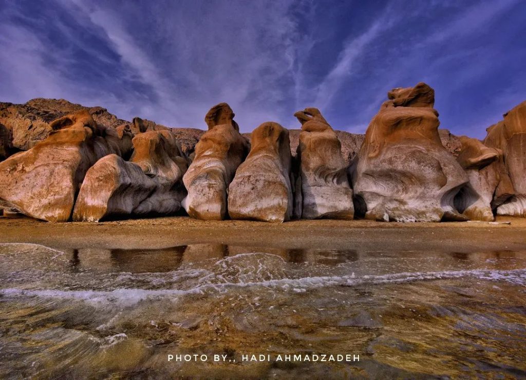 ساحل صخره ای مکسر در جوار خلیج فارس - عکاس هادی احمدزاده
